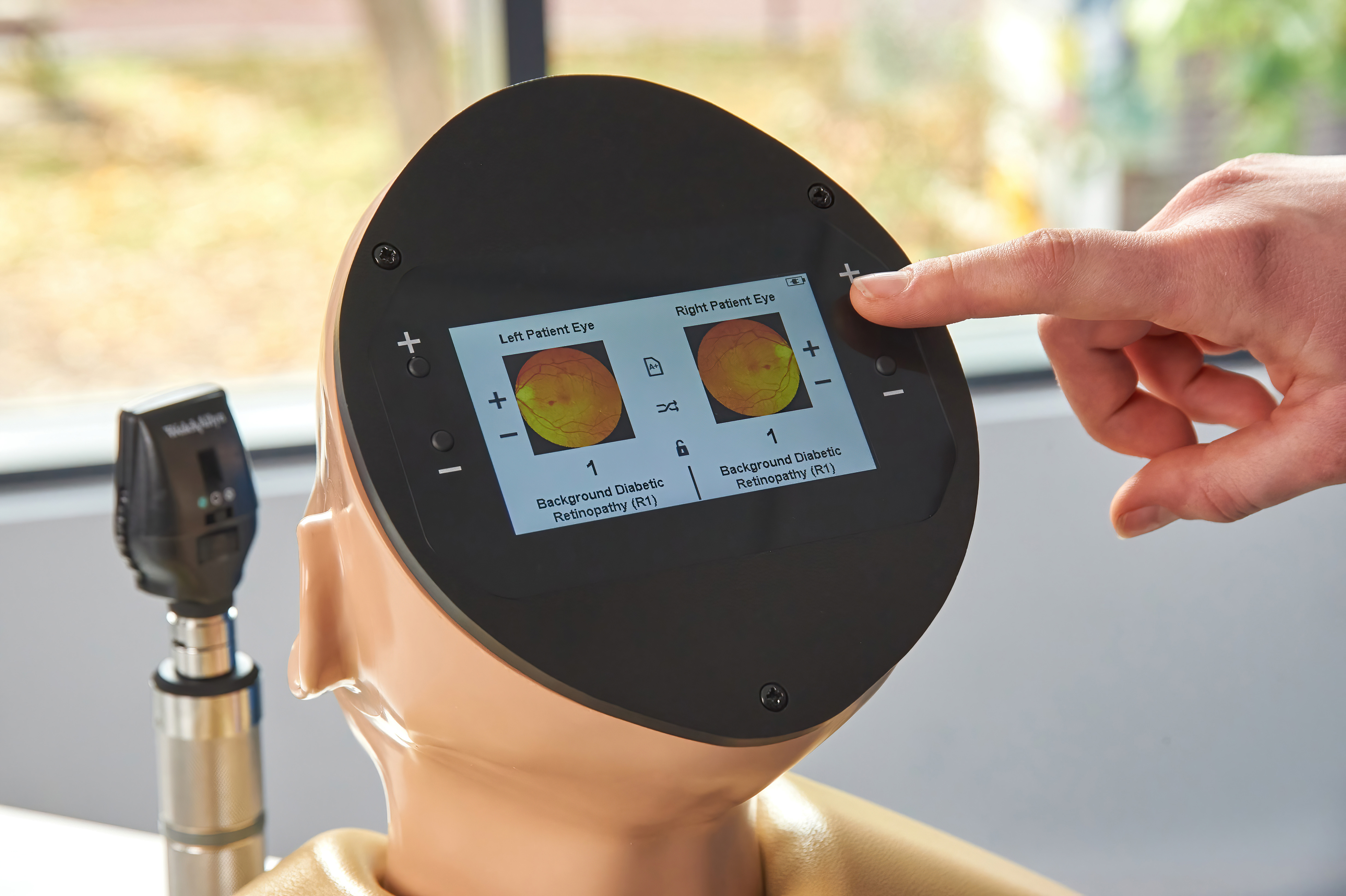Enhanced Digital Eye Examination/Retinopathy Trainer, Light