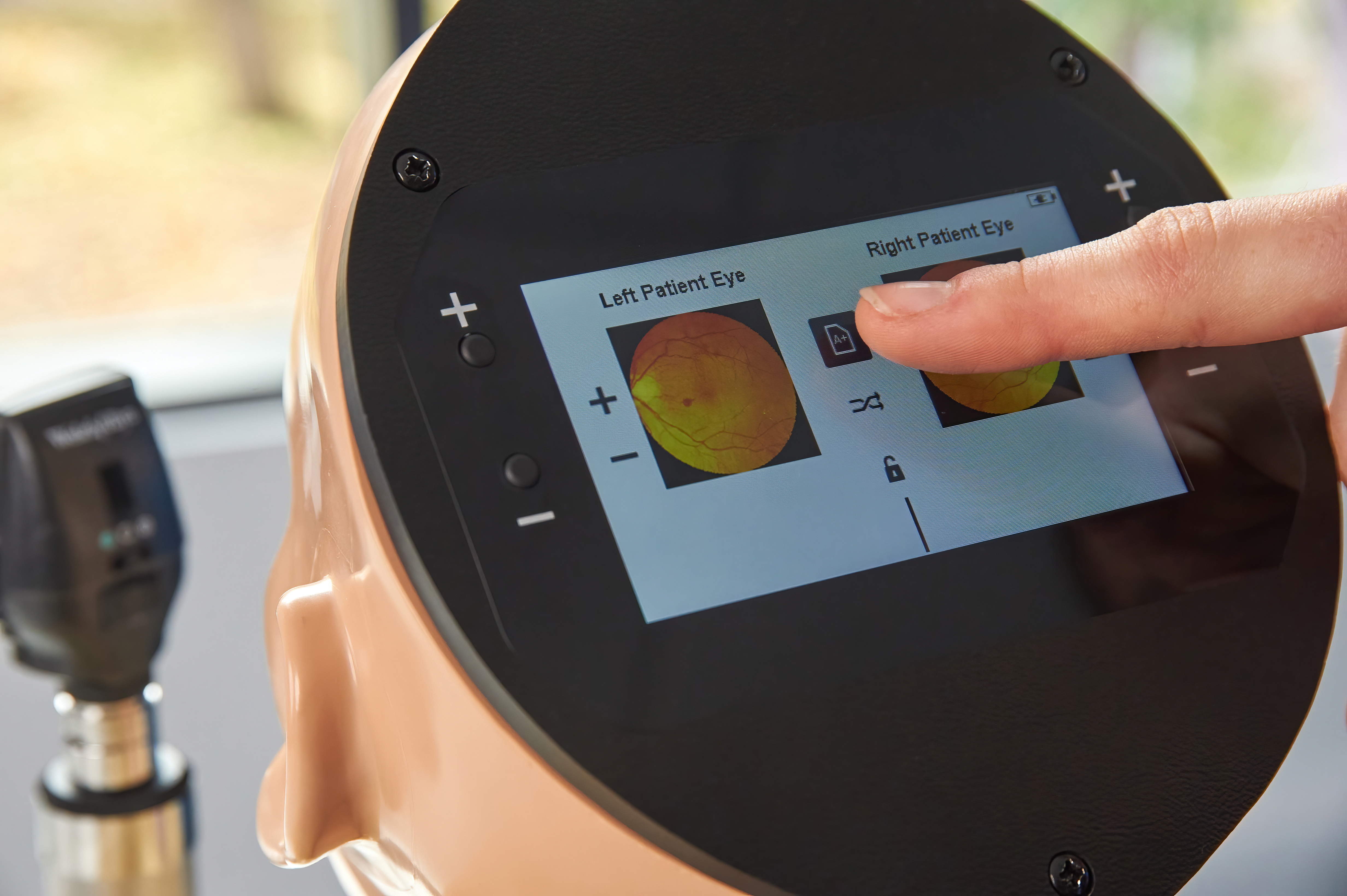 Enhanced Digital Eye Examination/Retinopathy Trainer, Light