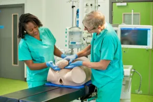Supporting clinical decision-making in obstetrics: the role of realistic simulation in applying ABC